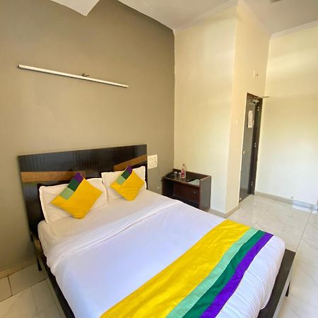 Hotel Aakash Navrangpura Ahmedabad Exterior photo