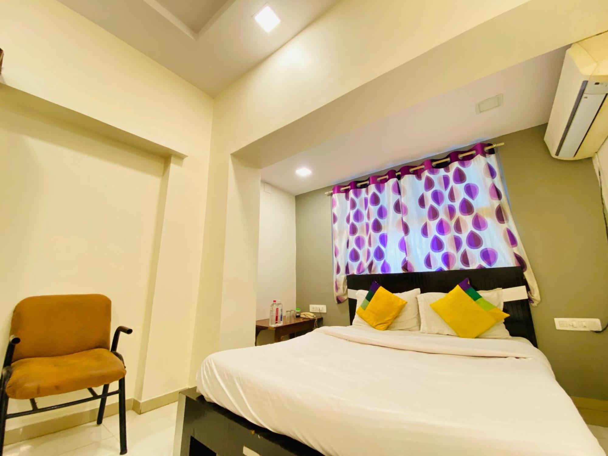 Hotel Aakash Navrangpura Ahmedabad Exterior photo