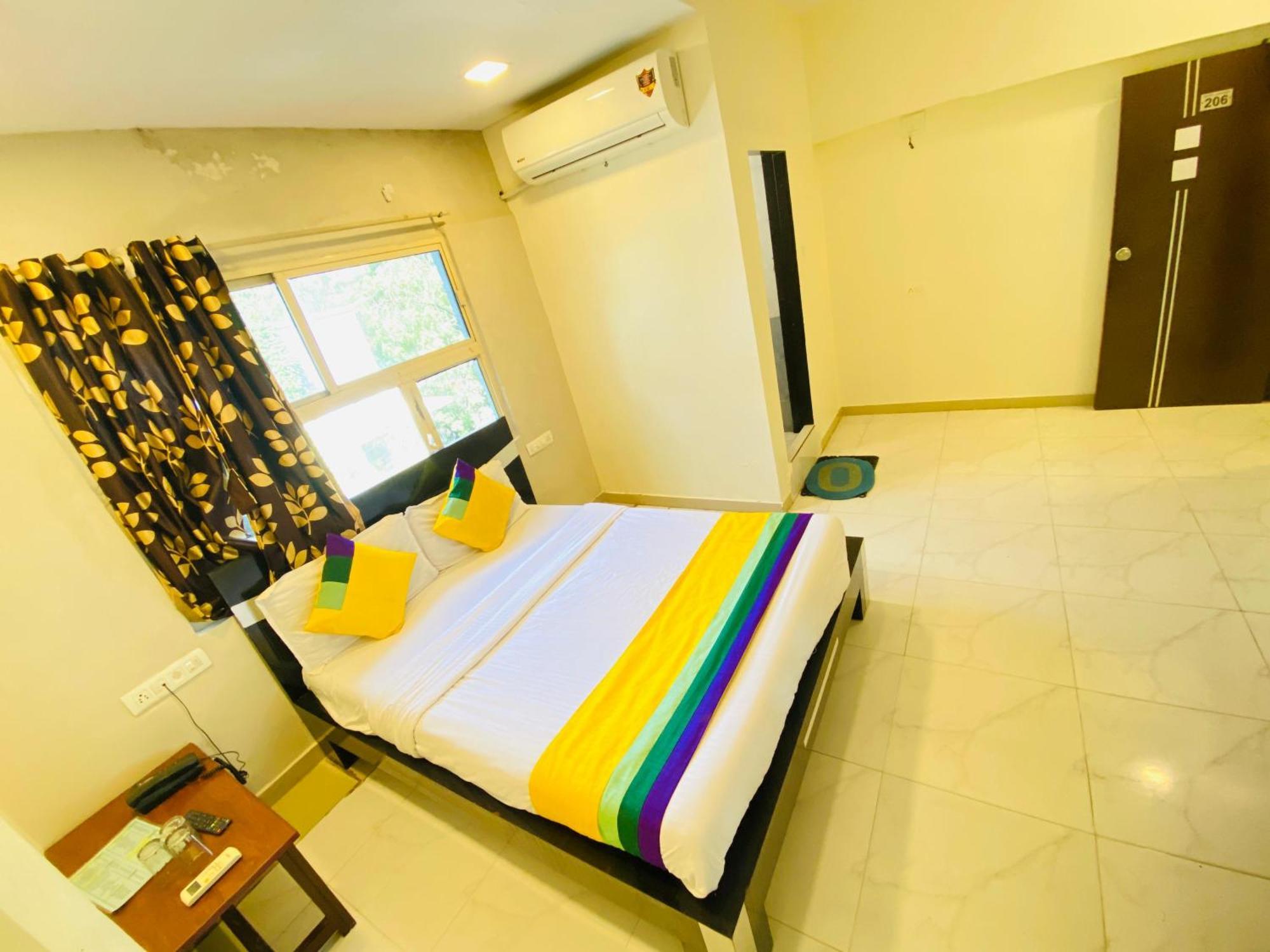 Hotel Aakash Navrangpura Ahmedabad Exterior photo