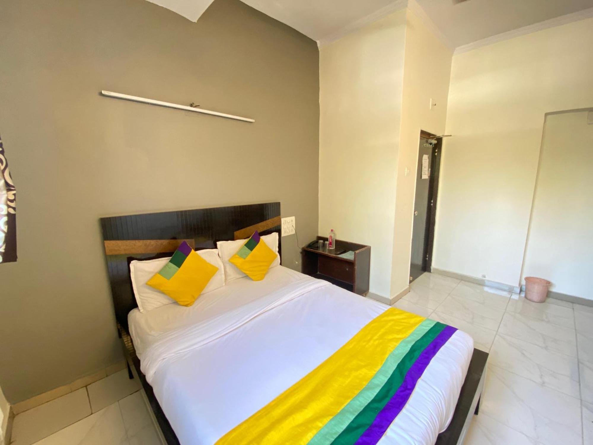 Hotel Aakash Navrangpura Ahmedabad Exterior photo