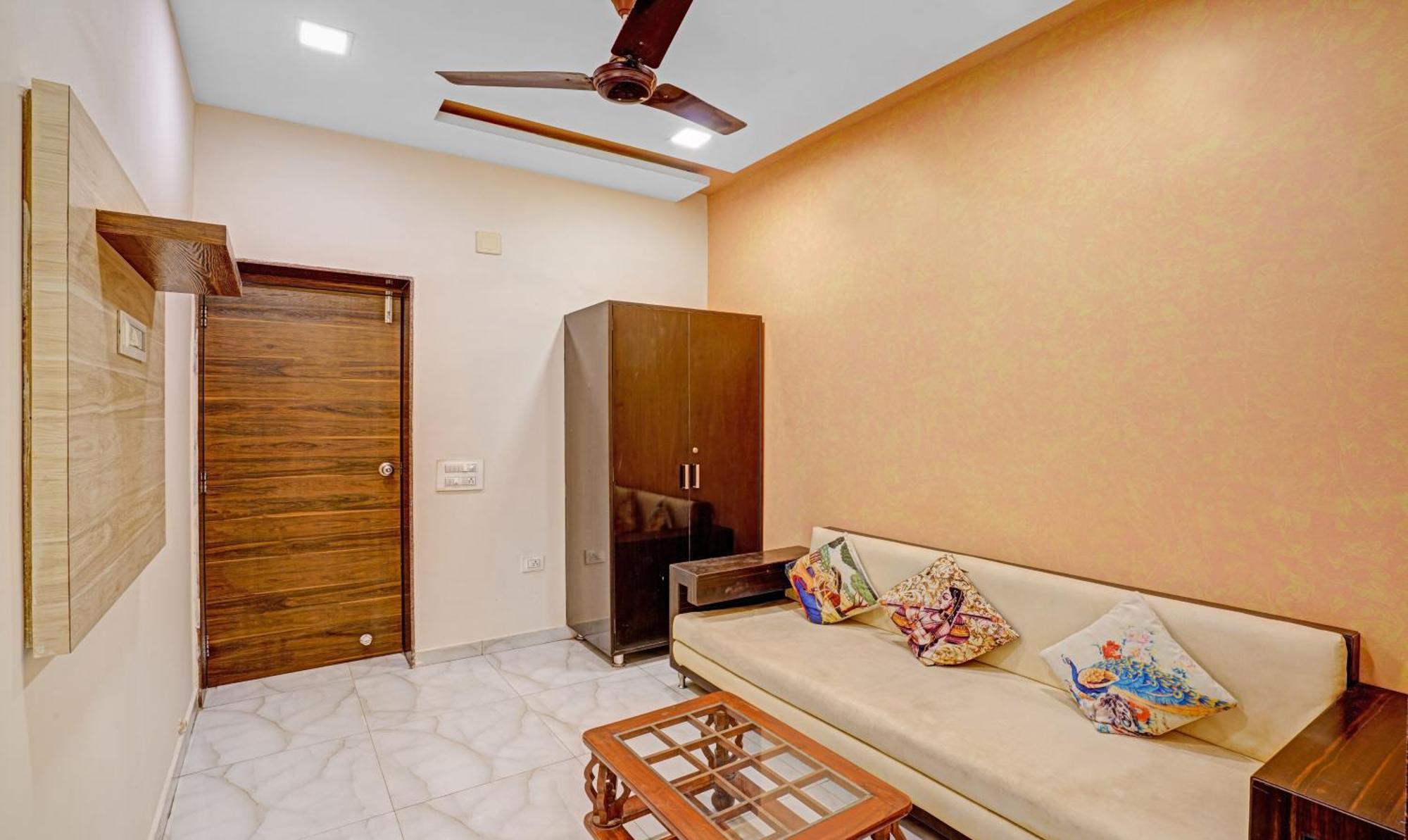 Hotel Aakash Navrangpura Ahmedabad Exterior photo