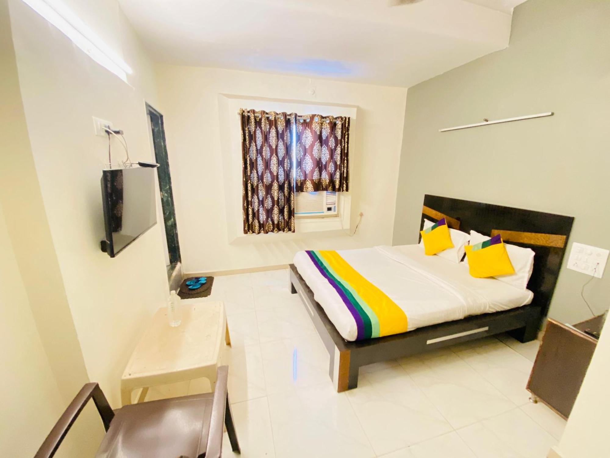Hotel Aakash Navrangpura Ahmedabad Exterior photo