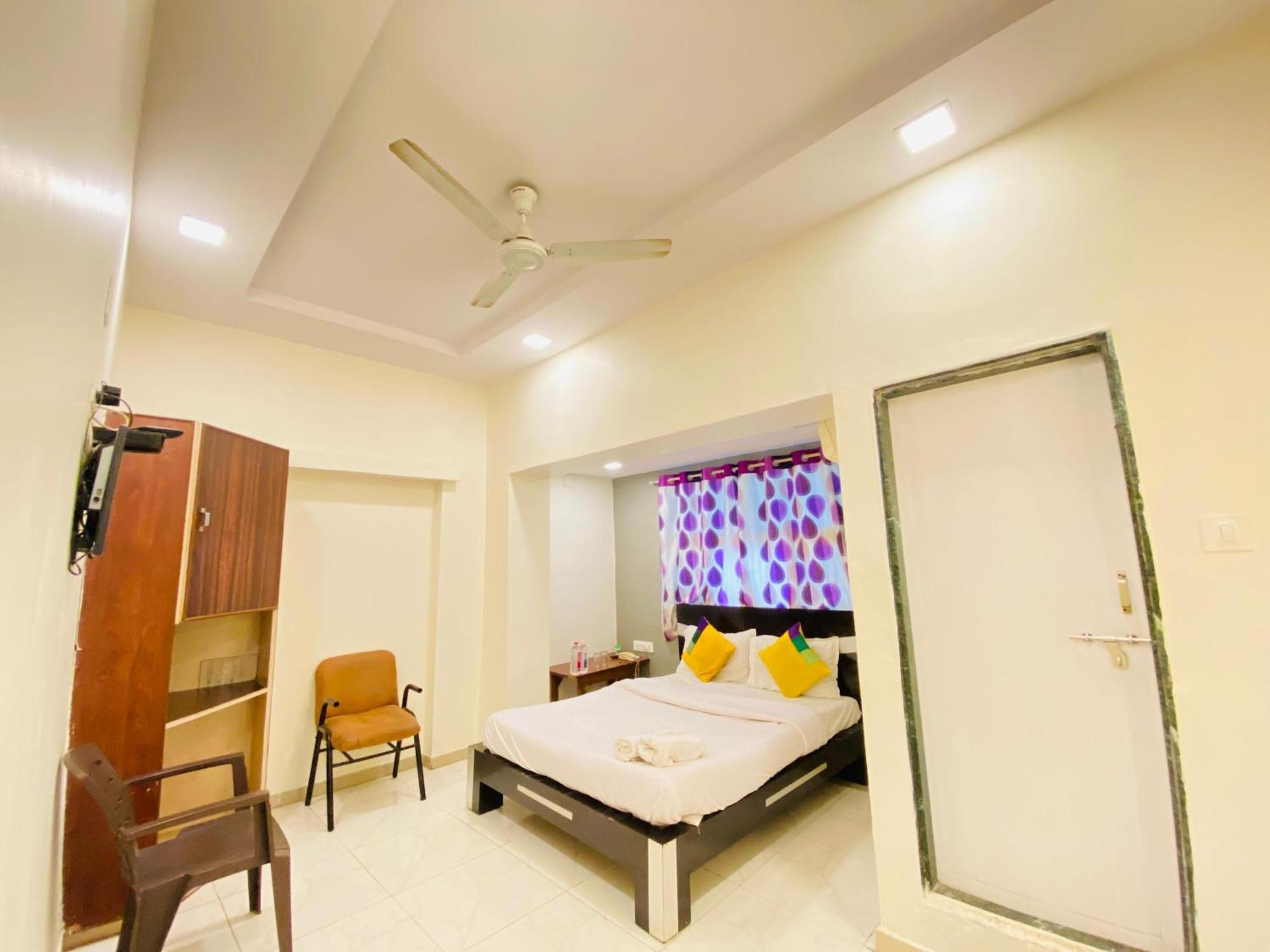 Hotel Aakash Navrangpura Ahmedabad Exterior photo