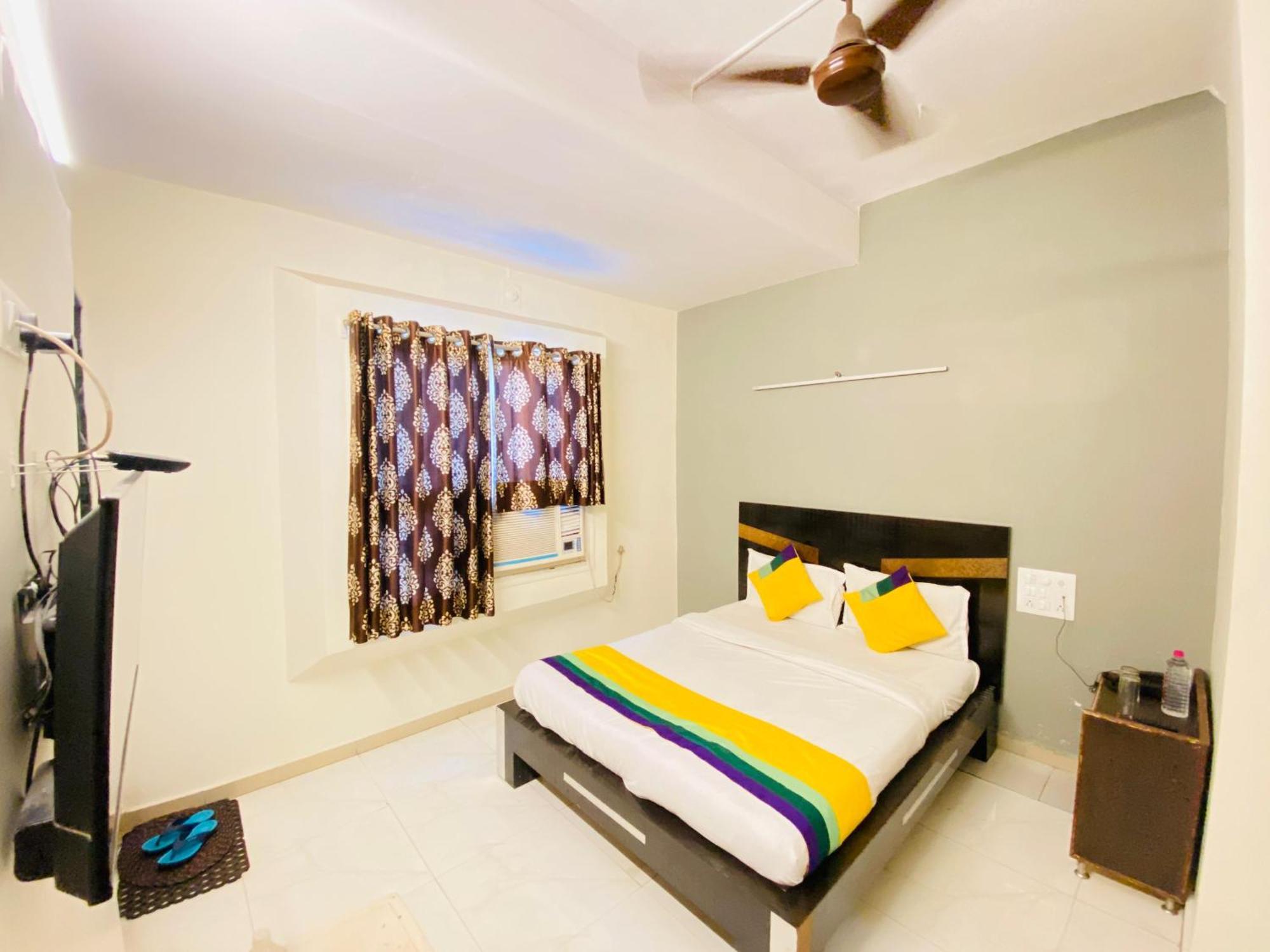 Hotel Aakash Navrangpura Ahmedabad Exterior photo