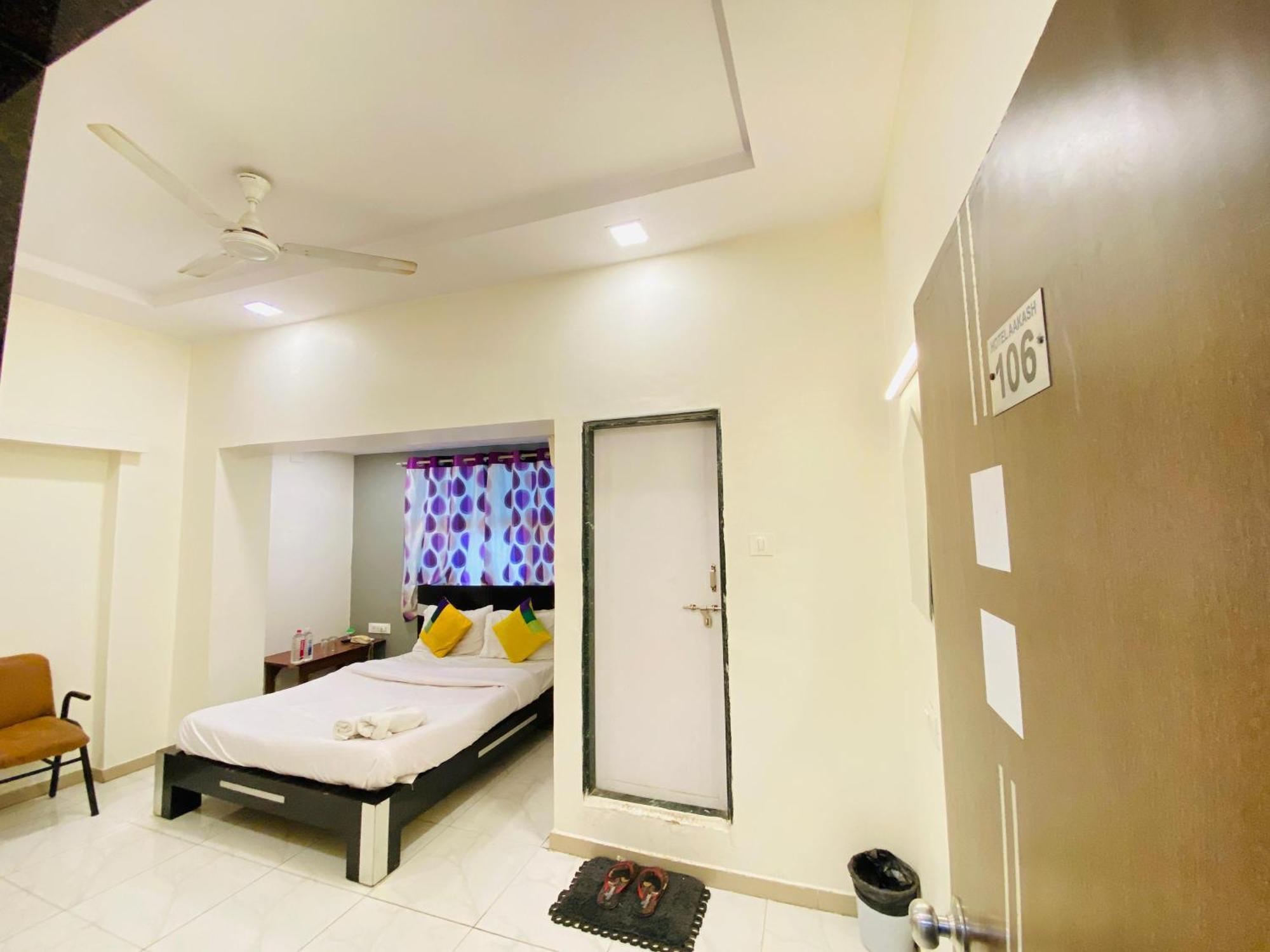 Hotel Aakash Navrangpura Ahmedabad Exterior photo
