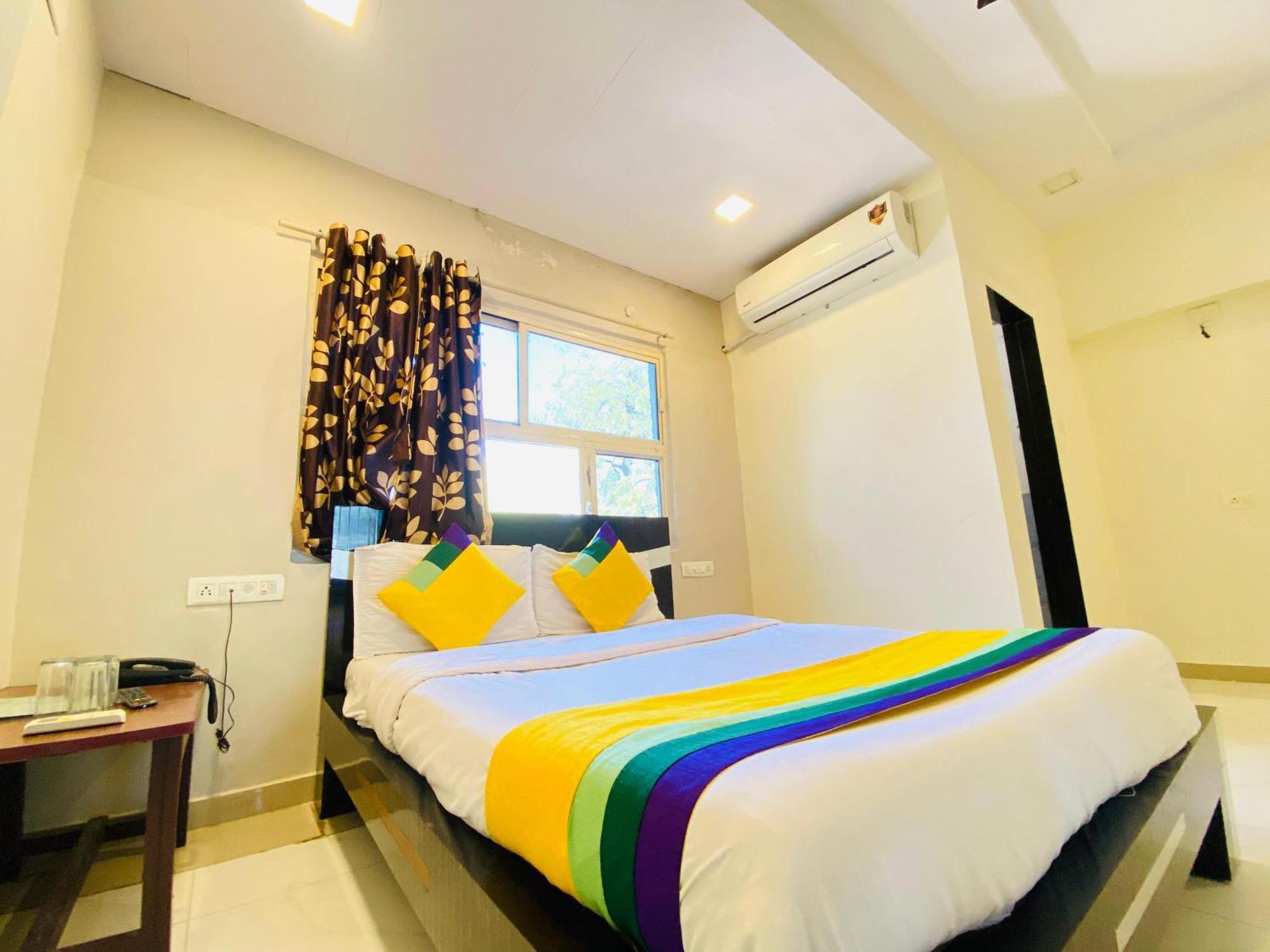 Hotel Aakash Navrangpura Ahmedabad Exterior photo